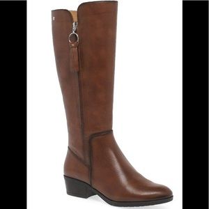BRAND NEW, never used PIKOLINOS Dane Womens Long Boots

Size: 38
Colour: Tan
